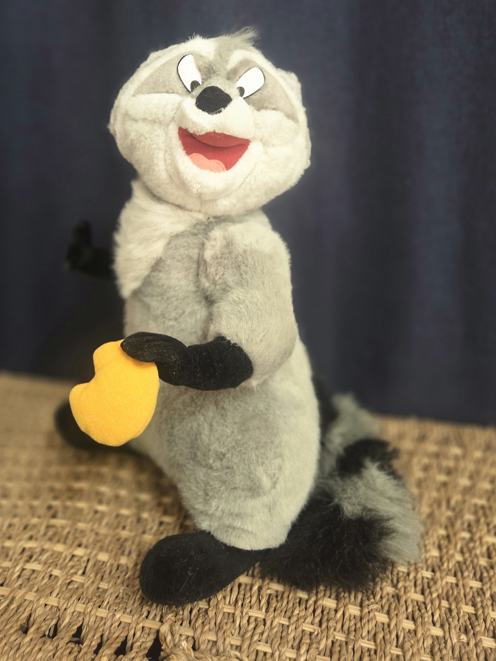 Vintage Disneyland Disney Meeko Pocahontas Raccoon 16" Plush Bin X